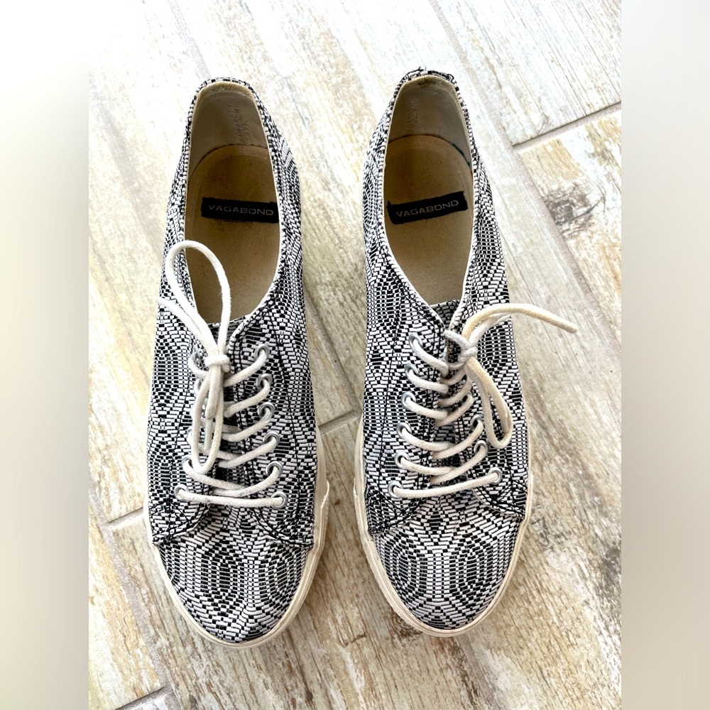 Vagabond geometric print platform sneakers